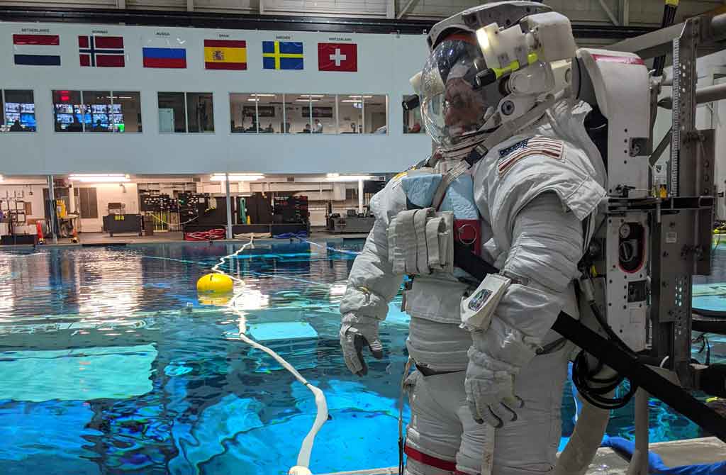 Monitoring breathing gases inside the spacesuit at the NBL for the first time